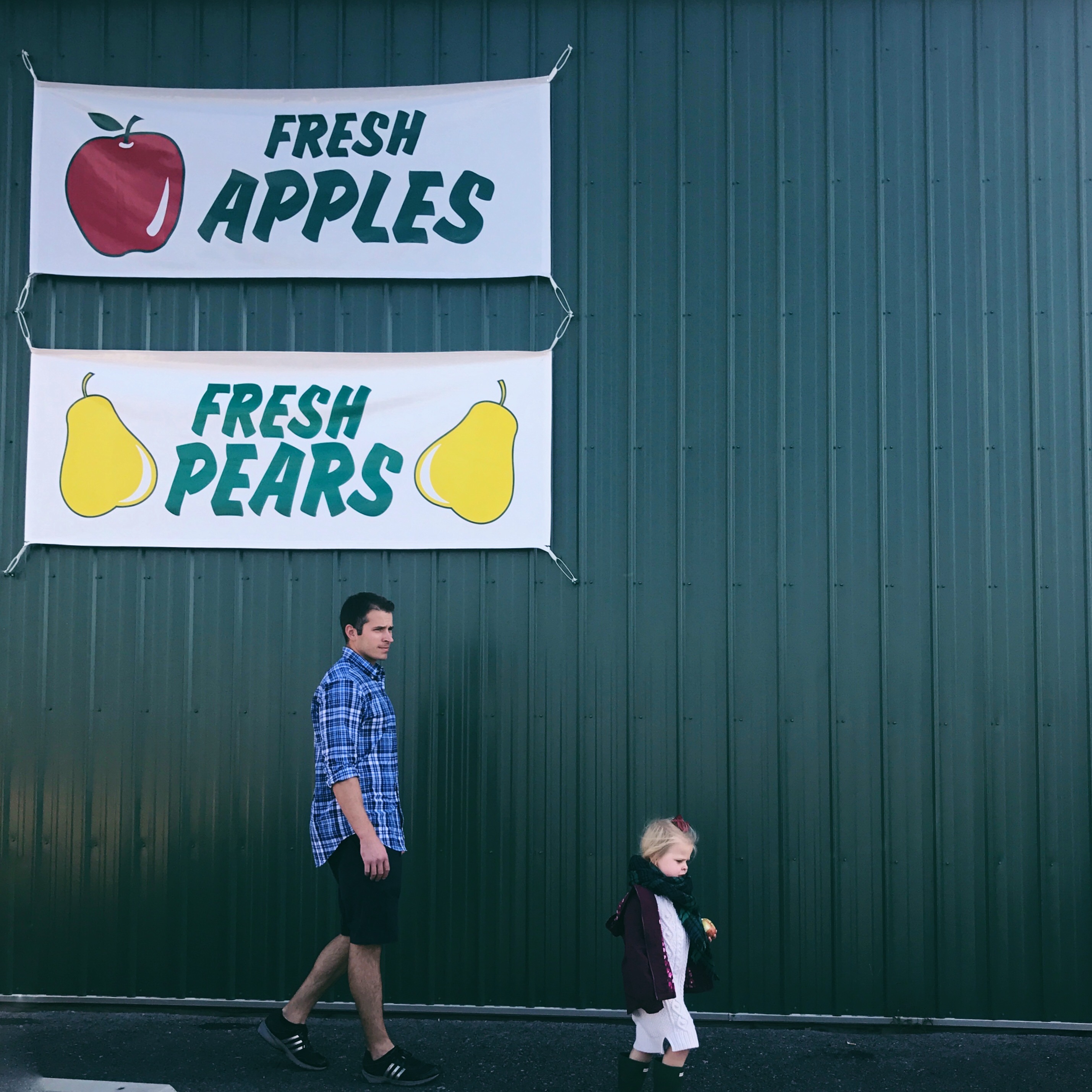 Fall Bucket List: Apple Orchards | Mommy & Me Outfit: Burgundy and Scarves