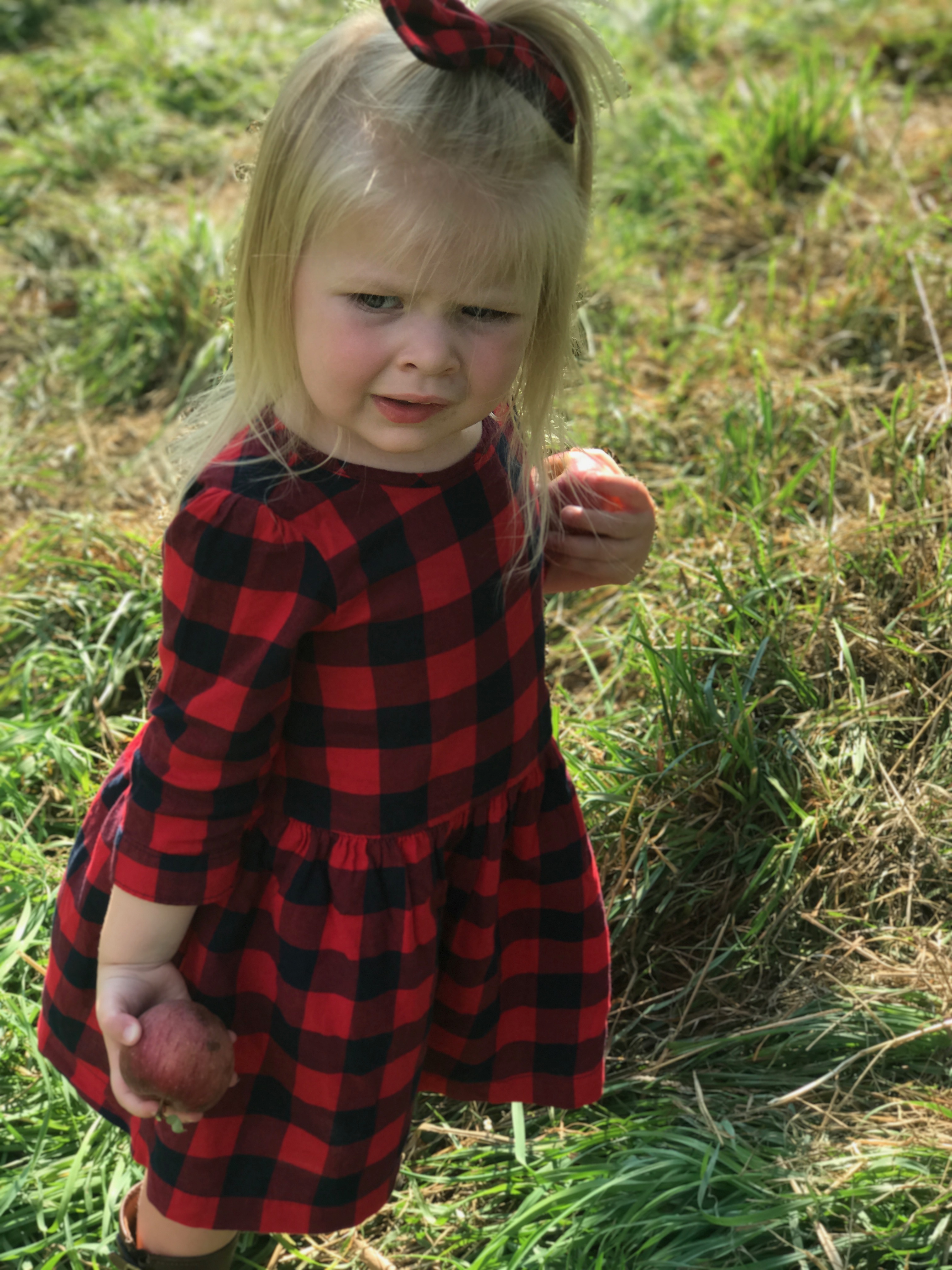 Family Fall Bucket List: Apple Picking | Mommy & Me Outfits