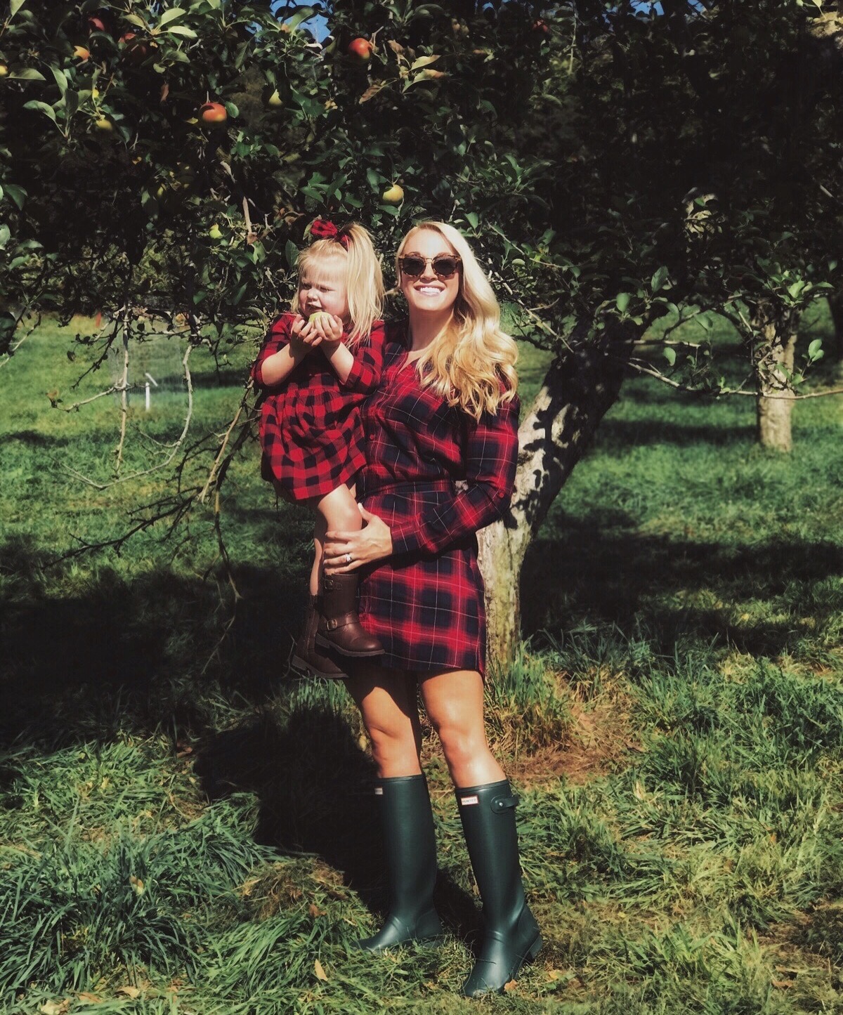 Family Fall Bucket List: Apple Picking | Mommy & Me Outfits