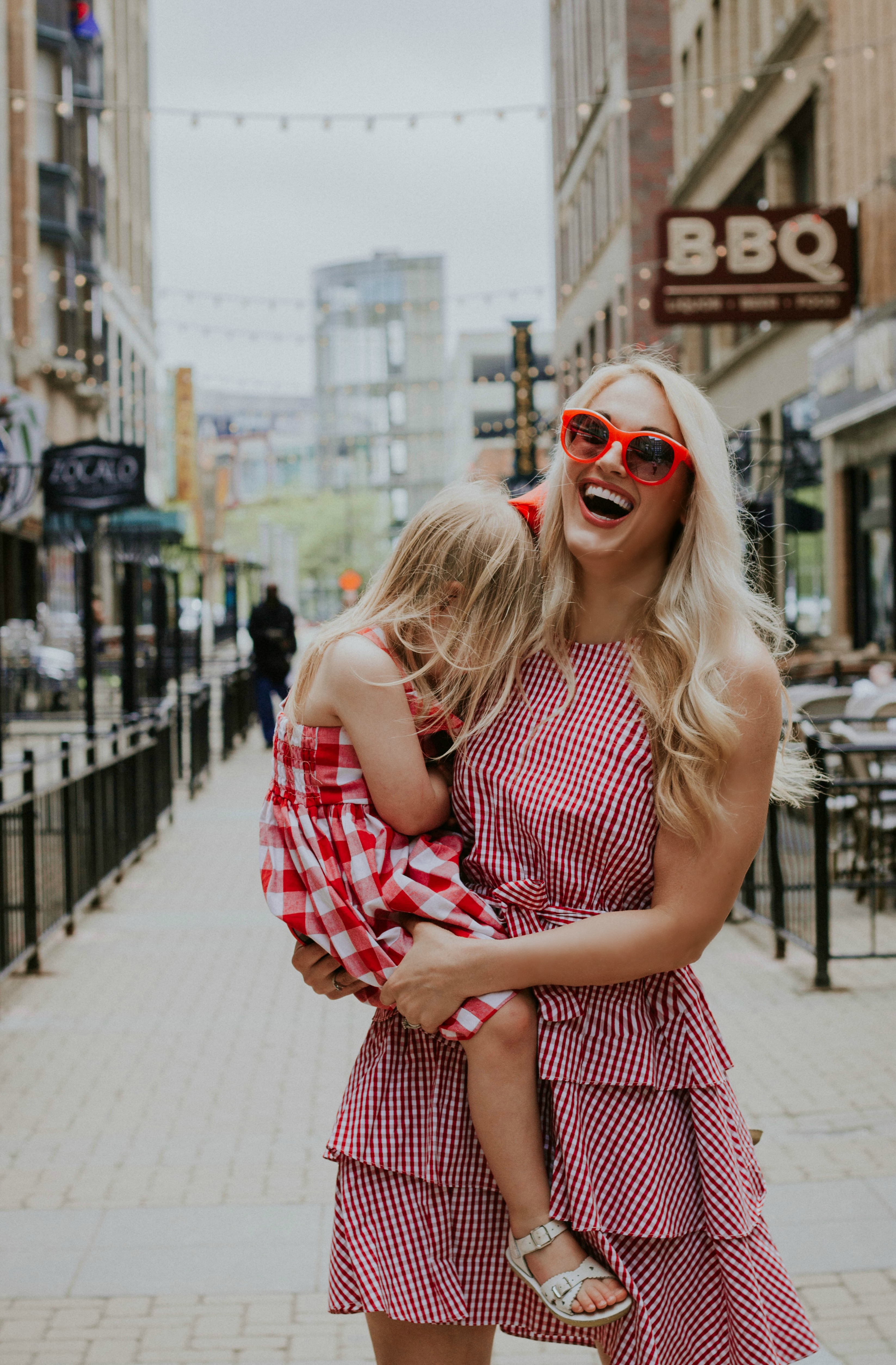 Shoot My Travel | Mommy and Me Gingham Dresses Perfect for Memorial Day | Memorial Day Outfit Ideas | #MommyandMe #Gingham #MemorialDay #Preppy 