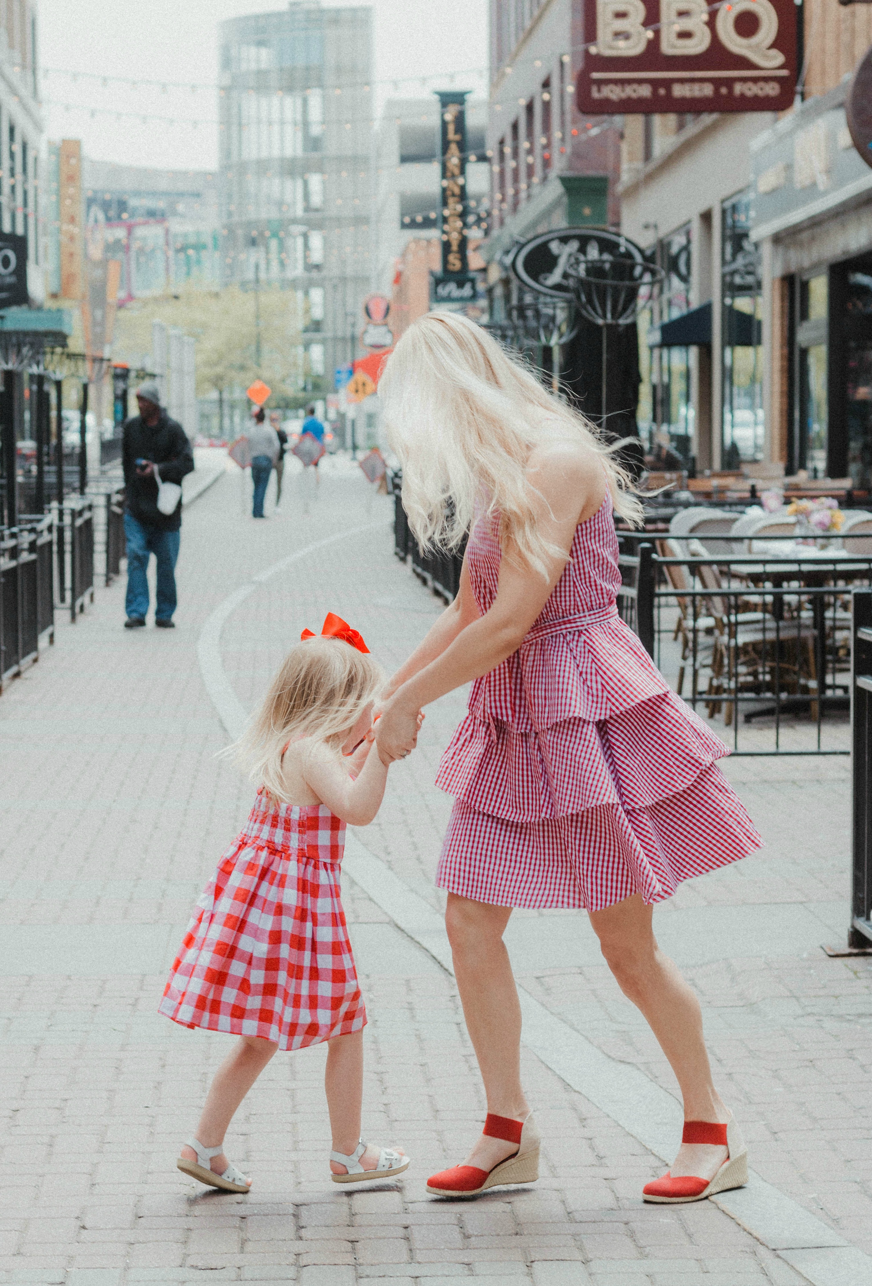 Shoot My Travel | Mommy and Me Gingham Dresses Perfect for Memorial Day | Memorial Day Outfit Ideas | #MommyandMe #Gingham #MemorialDay #Preppy