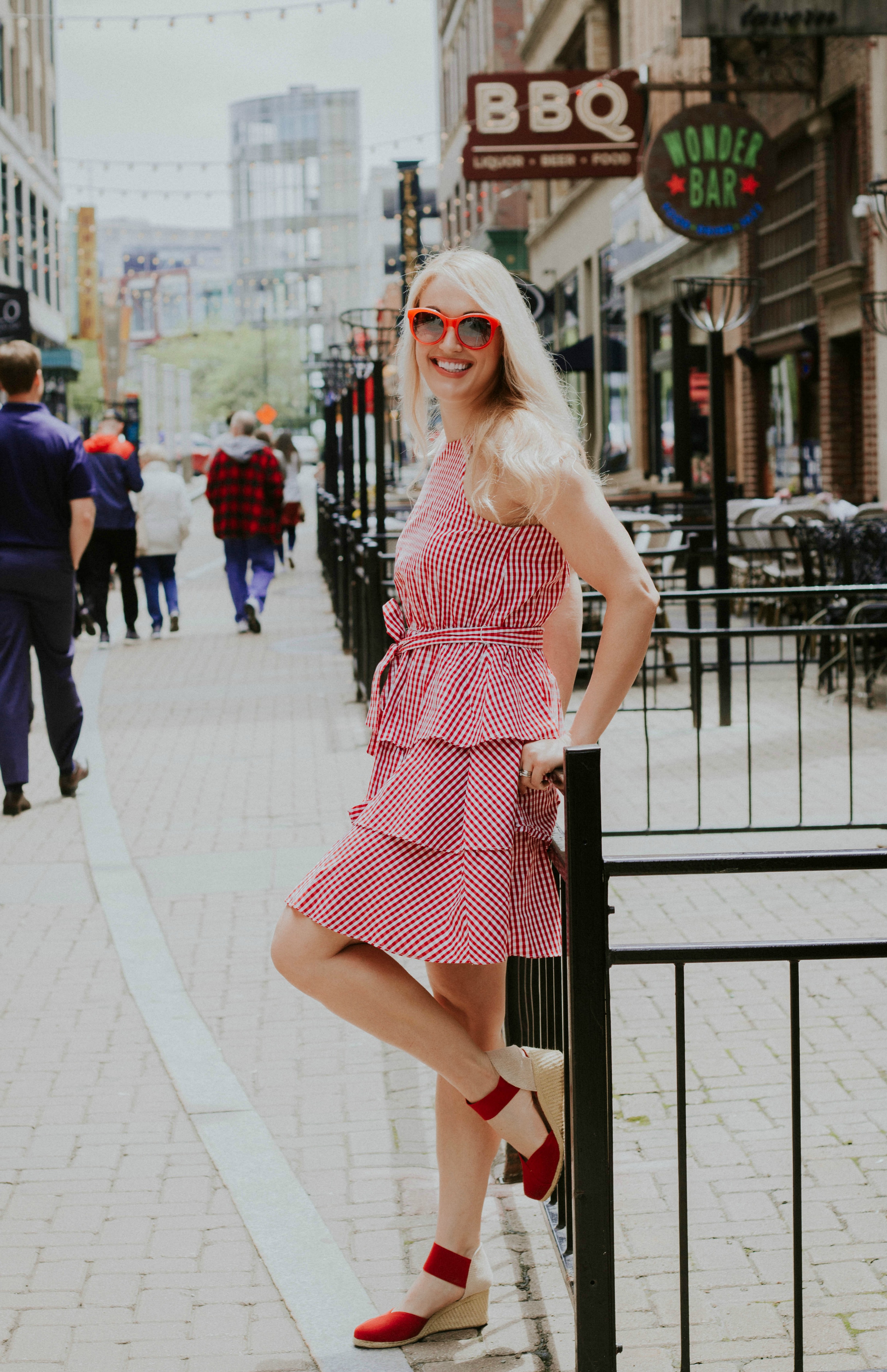 Shoot My Travel | Mommy and Me Gingham Dresses Perfect for Memorial Day | Memorial Day Outfit Ideas | #MommyandMe #Gingham #MemorialDay #Preppy 