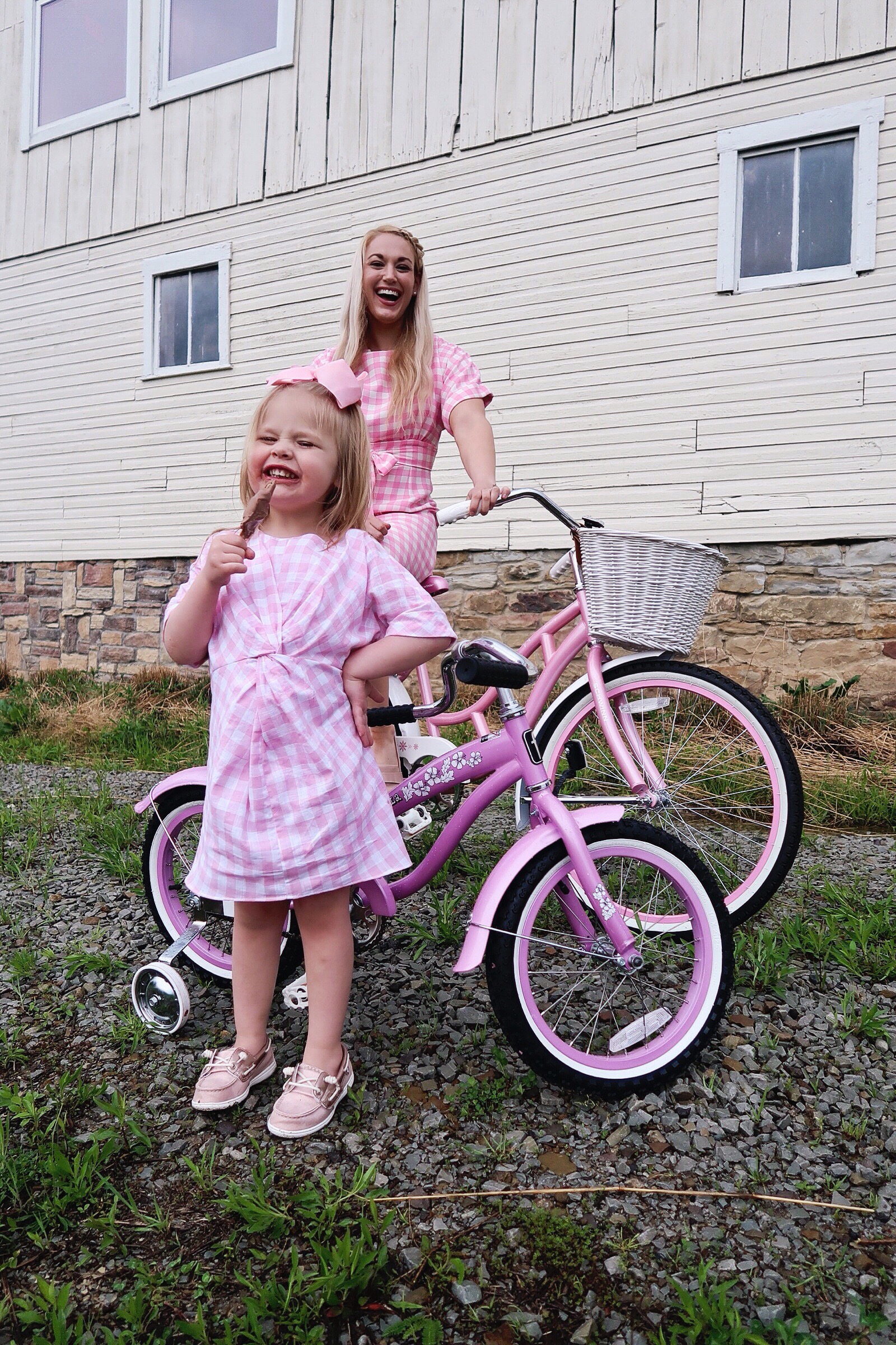 Mommy and Me Outfits: Pink Beach Cruisers & Gingham Dresses | www.styleherstrong.com | Style Her Strong Blog | Gingham, Boat Shoes, Loafers, Sperry, Matching Outfits, Twinning, Mommy and Me, Kids Style, Mom Blogger, Preppy Style, Classic Style #preppy #mommyandme #sperry #beachcruiser