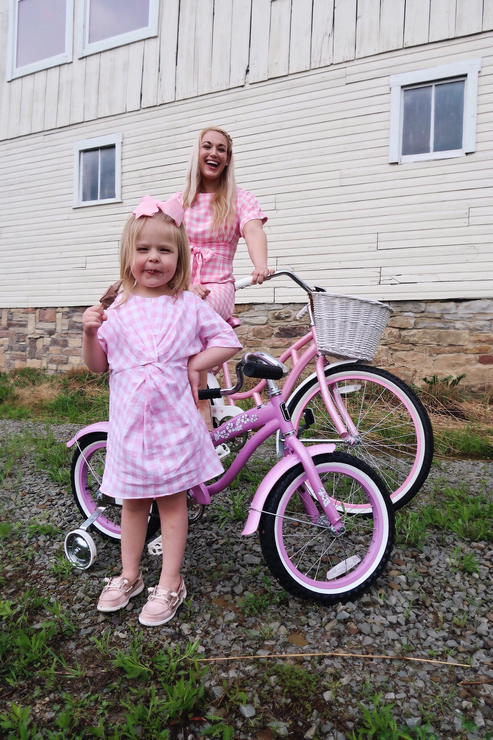 Mommy and Me Outfits: Pink Beach Cruisers & Gingham Dresses | www.styleherstrong.com | Style Her Strong Blog | Gingham, Boat Shoes, Loafers, Sperry, Matching Outfits, Twinning, Mommy and Me, Kids Style, Mom Blogger, Preppy Style, Classic Style #preppy #mommyandme #sperry #beachcruiser