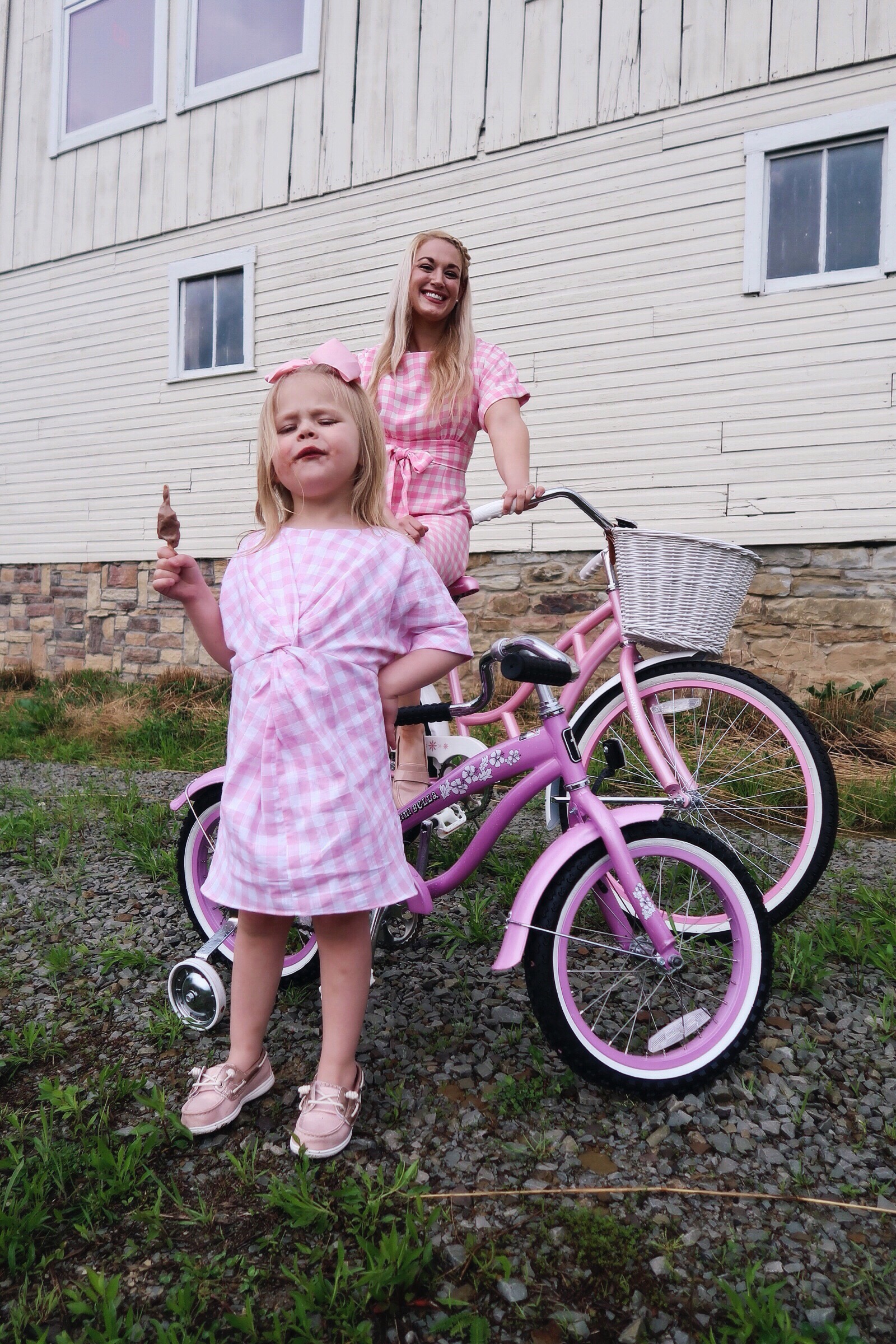 Mommy and Me Outfits: Pink Beach Cruisers & Gingham Dresses | www.styleherstrong.com | Style Her Strong Blog | Gingham, Boat Shoes, Loafers, Sperry, Matching Outfits, Twinning, Mommy and Me, Kids Style, Mom Blogger, Preppy Style, Classic Style #preppy #mommyandme #sperry #beachcruiser