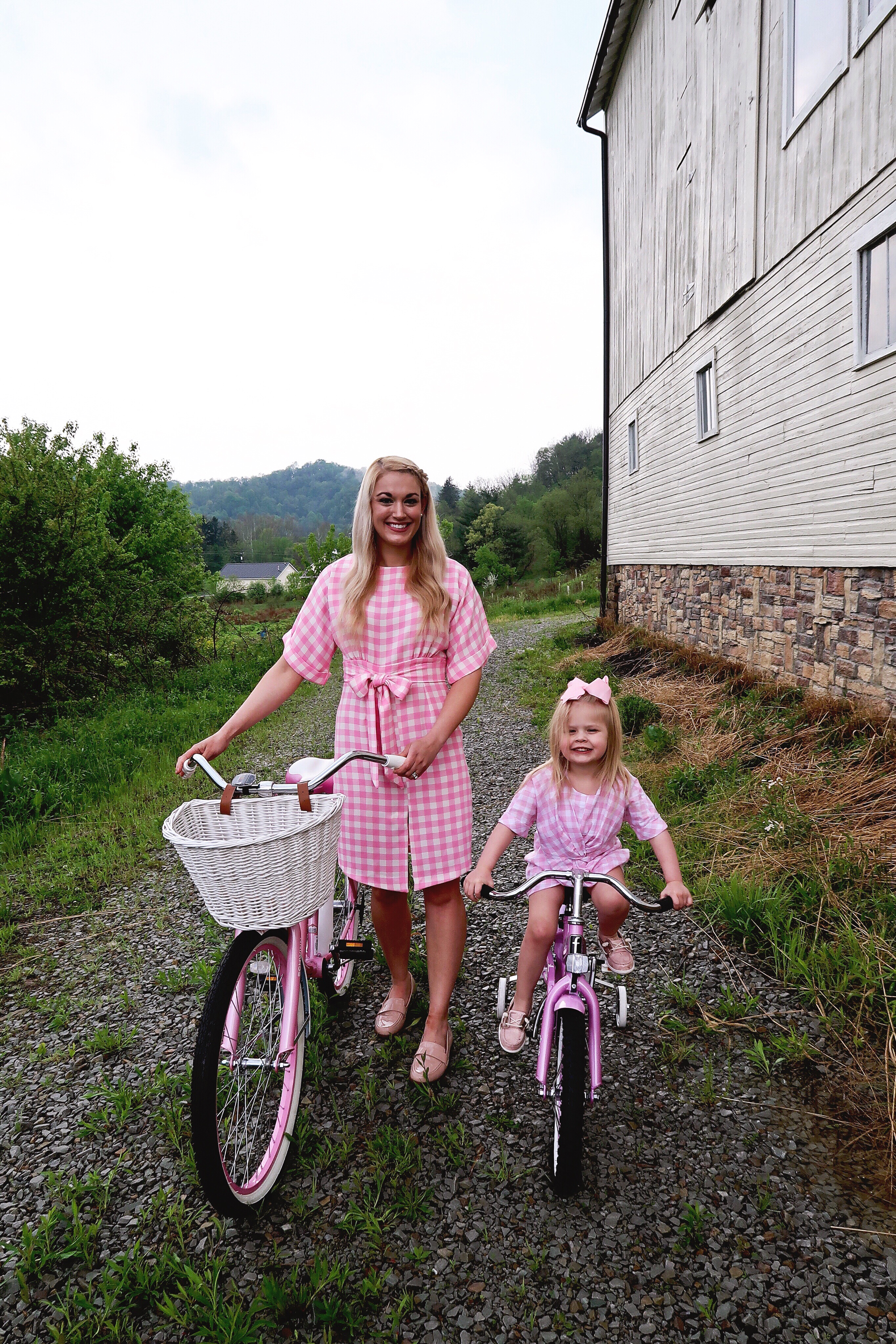 Mommy and Me Outfits: Pink Beach Cruisers & Gingham Dresses | www.styleherstrong.com | Style Her Strong Blog | Gingham, Boat Shoes, Loafers, Sperry, Matching Outfits, Twinning, Mommy and Me, Kids Style, Mom Blogger, Preppy Style, Classic Style #preppy #mommyandme #sperry #beachcruiser