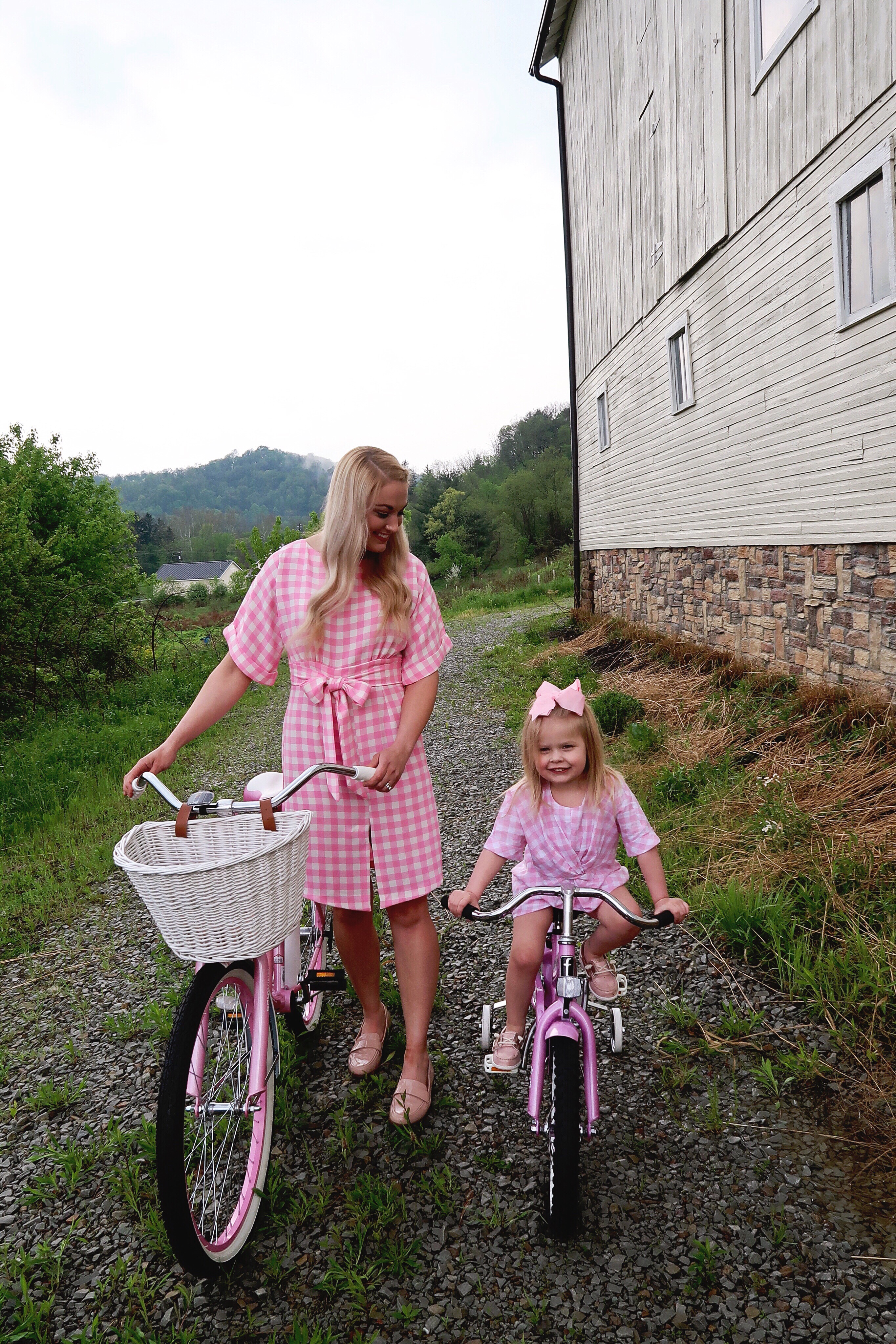 Mommy and Me Outfits: Pink Beach Cruisers & Gingham Dresses | www.styleherstrong.com | Style Her Strong Blog | Gingham, Boat Shoes, Loafers, Sperry, Matching Outfits, Twinning, Mommy and Me, Kids Style, Mom Blogger, Preppy Style, Classic Style #preppy #mommyandme #sperry #beachcruiser