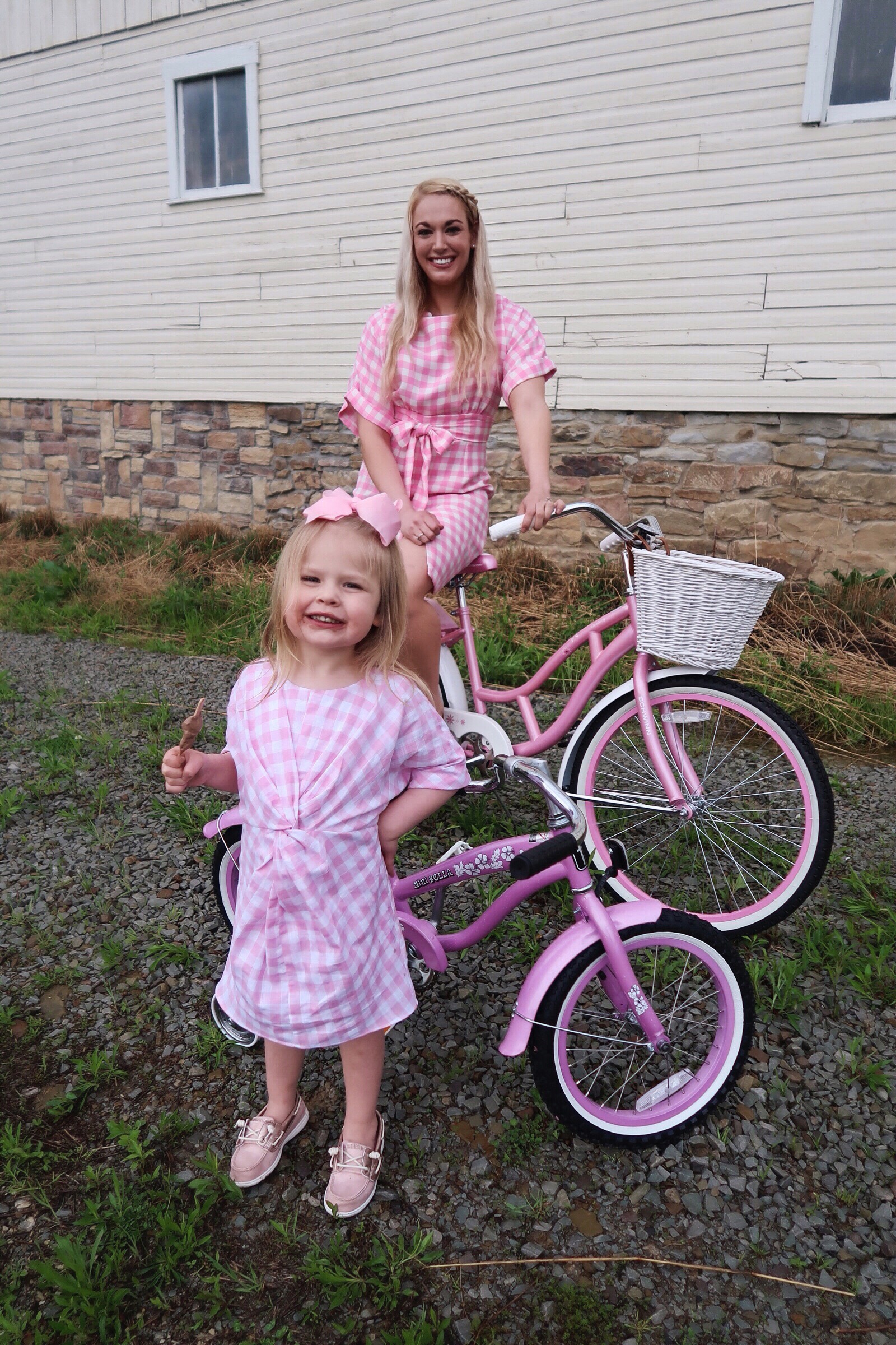 Mommy and Me Outfits: Pink Beach Cruisers & Gingham Dresses | www.styleherstrong.com | Style Her Strong Blog | Gingham, Boat Shoes, Loafers, Sperry, Matching Outfits, Twinning, Mommy and Me, Kids Style, Mom Blogger, Preppy Style, Classic Style #preppy #mommyandme #sperry #beachcruiser