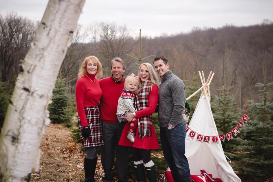 Family Holiday Picture Ideas | #familypictures #holidayoutfits | www.styleherstrong.com