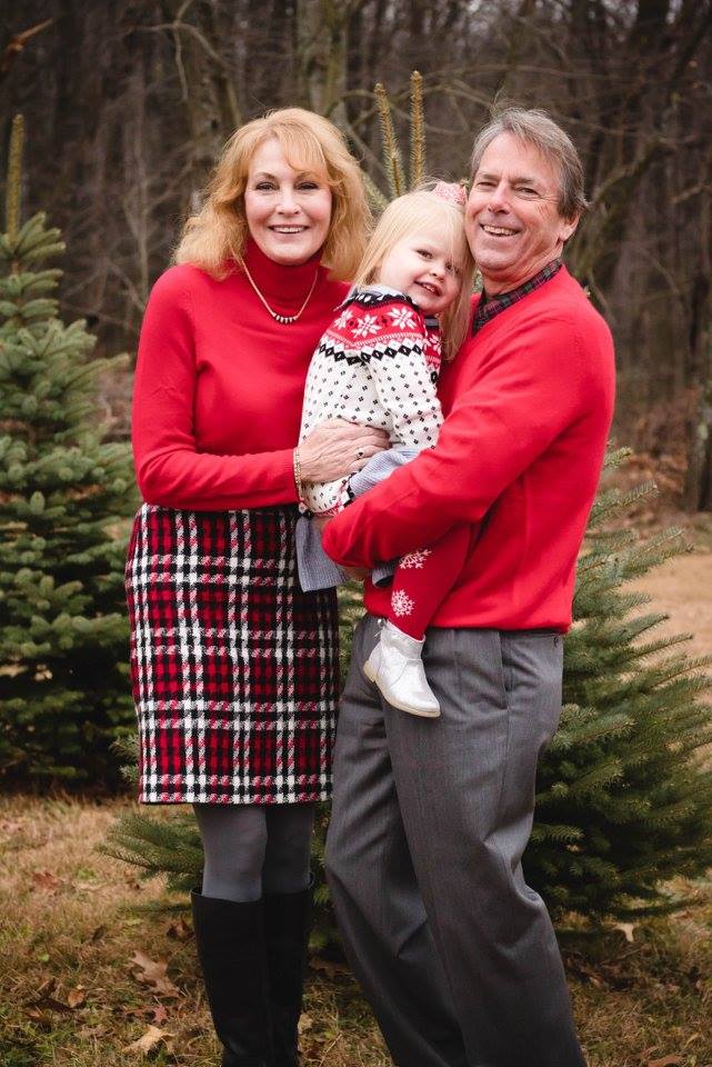 Family Holiday Picture Ideas | #familypictures #holidayoutfits | www.styleherstrong.com