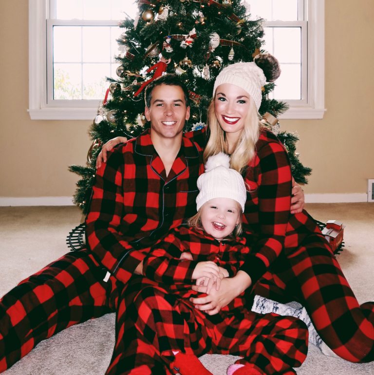 Family Matching Christmas Pajamas | Buffalo Plaid | www.styleherstrong.com | #familymatchingpajamas