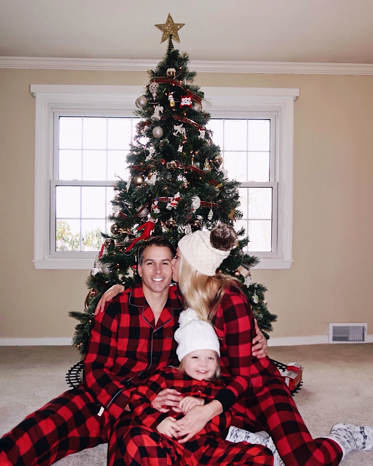 Matching Pajamas | Buffalo Plaid Pajamas | www.styleherstrong.com #matchingpajamas #familymatchingpajamas #christmaspajamas