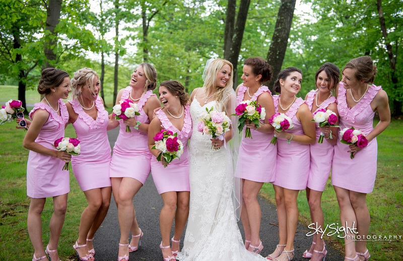 Lilly Pulitzer Bridesmaid Dresses | Lilly Pulitzer Wedding | Seersucker Bridesmaid Dresses | Preppy Wedding | Southern Wedding | Spring Wedding | Pittsburgh Wedding #bridesmaid #wedding www.styleherstrong.com