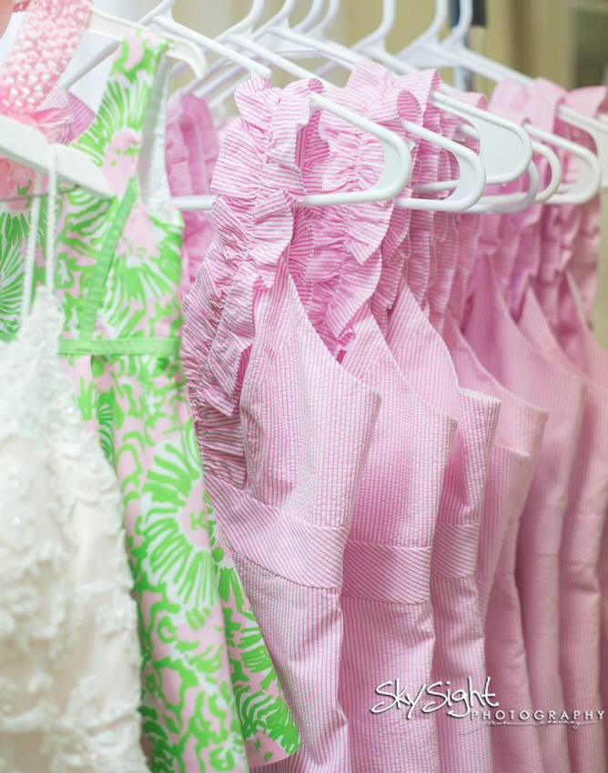 Lilly Pulitzer Bridesmaid Dresses | Lilly Pulitzer Wedding | Preppy Wedding | Souther Wedding | #wedding www.styleherstrong.com