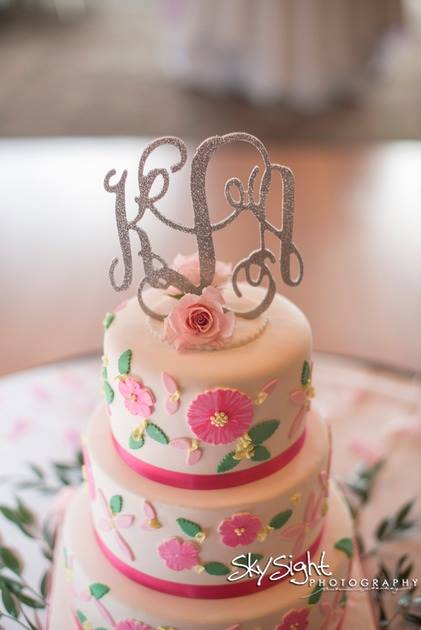 Lilly Pulitzer Wedding Cake | Preppy Wedding Cake #weddingcake www.styleherstrong.com