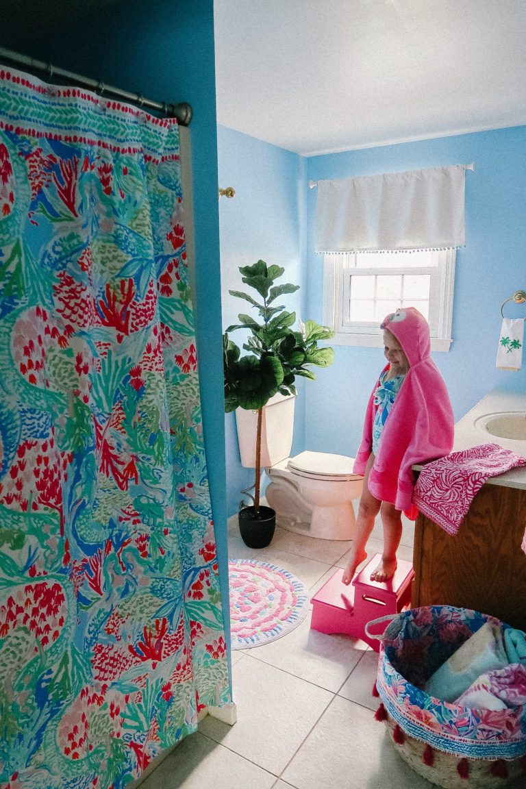 Lilly Pulitzer X Pottery Barn Kids Exclusive Collection | Lilly Pulitzer Bathroom | Girls Bathroom Decor | #LillyXPB #PotteryBarnKids #Lilly Pulitzer | www.styleherstrong.com