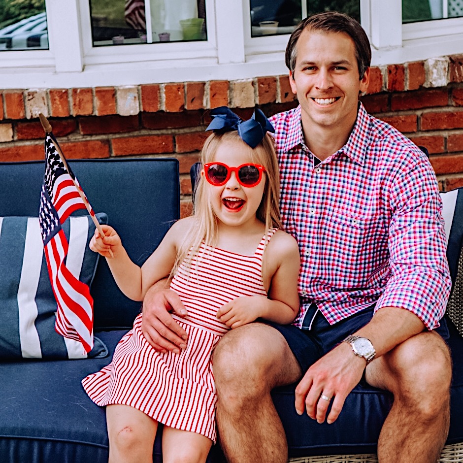 Patriotic Family Outfits | Americana Style | Preppy Family | Classic Style | Fourth of July Outfit | Memorial Day Style | Outdoor Patio Decor | Classic Outdoor Patio | Coastal Furniture #patiodecor #americana #classicstyle #preppy #familystyle