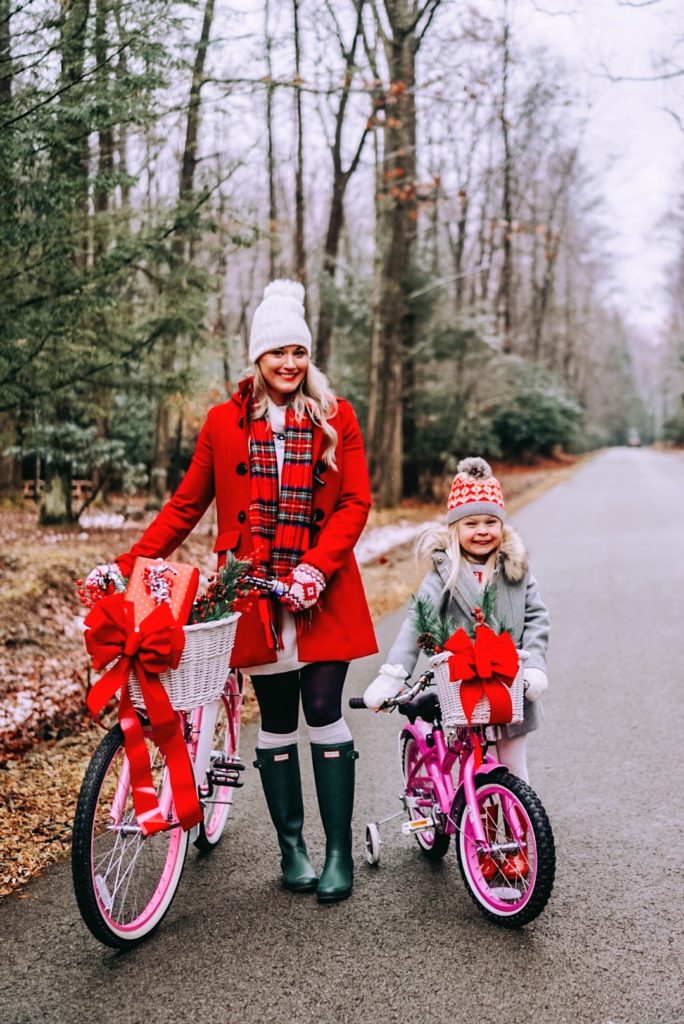 Christmas Picture Ideas | Family Photo Ideas | Matching Holiday Outfits | Tartan Plaid Outfit | Matching Family | Hunter Boots | J.Crew | Preppy Holiday Outfit | Preppy Winter Outfit | Christmas Traditions 