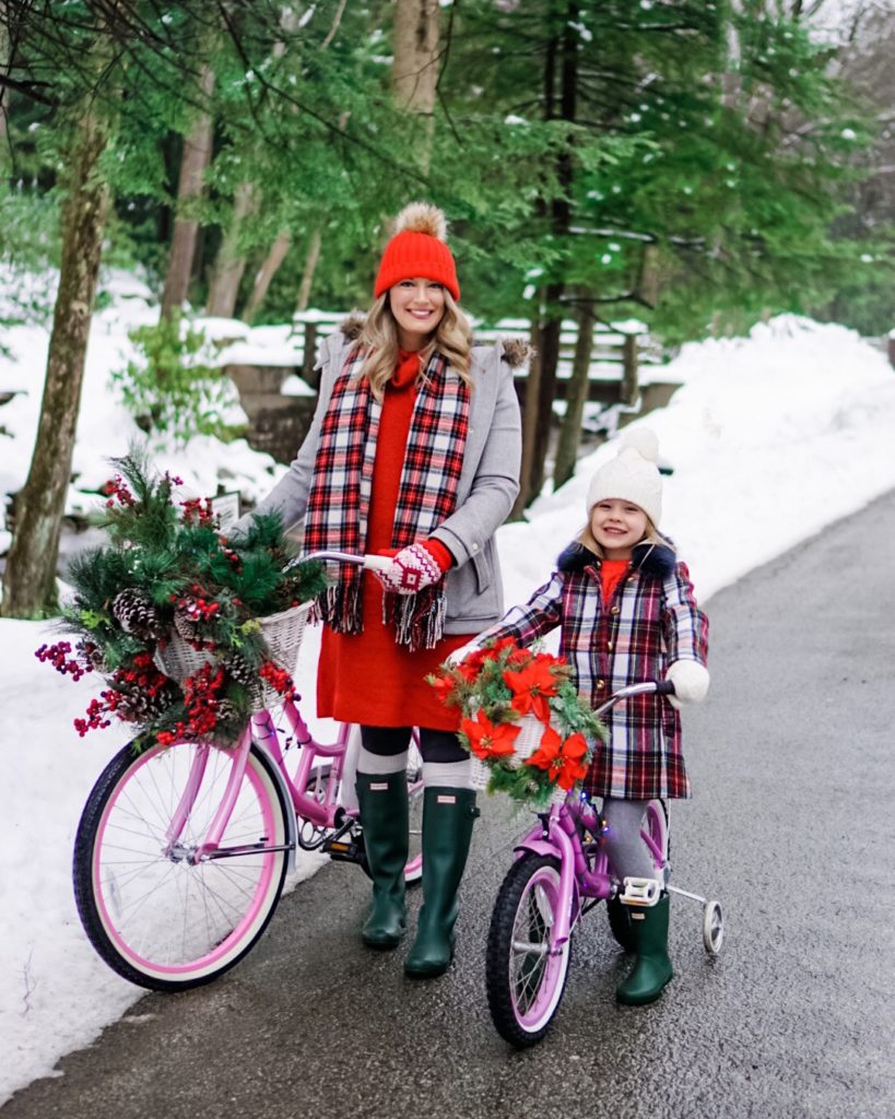 Christmas Picture Ideas | Family Photo Ideas | Matching Holiday Outfits | Tartan Plaid Outfit | Matching Family | Hunter Boots | J.Crew | Preppy Holiday Outfit | Preppy Winter Outfit | Christmas Traditions 