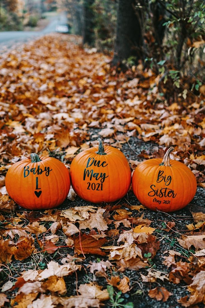 Fall Pregnancy Announcement | Pregnancy Announcement Ideas | Pumpkin Pregnancy Announcement