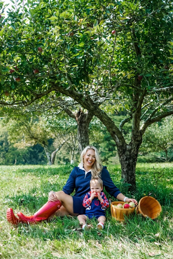 Apple Picking | Apple Picking in the Fall | Preppy Fall Outfits | Family Fall Bucket List | Fun Fall Traditions | Family Photo Outfits