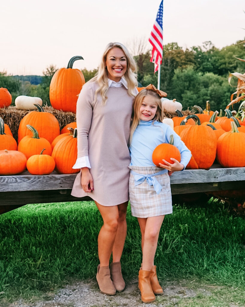 pumpkin patch outfit, pumpkin house, pumpkin picking, family fall photos