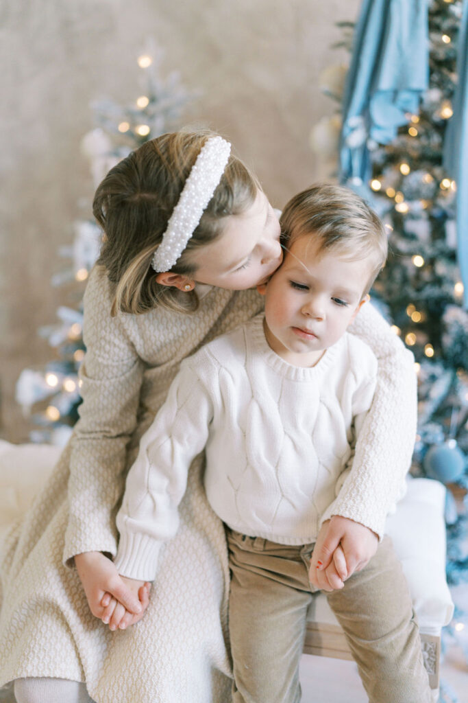 Neutral Family Photo Outfits | Family Photo Outfits | Pittsburgh Photographrt | Family Photos