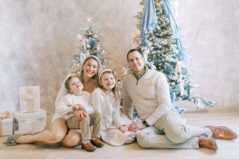 Neutral Family Pictures with Maria Rosella Photo and Film