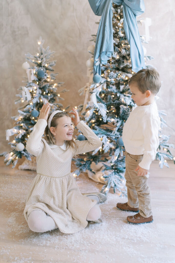 Neutral Family Photo Outfits | Family Photo Outfits | Pittsburgh Photographrt | Family Photos