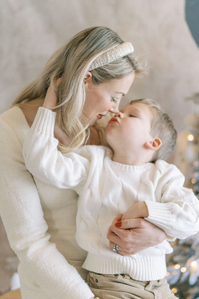 Neutral Family Photo Outfits | Family Photo Outfits | Pittsburgh Photographrt | Family Photos