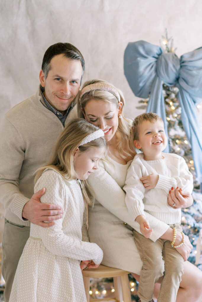 Neutral Family Photo Outfits | Family Photo Outfits | Pittsburgh Photographrt | Family Photos