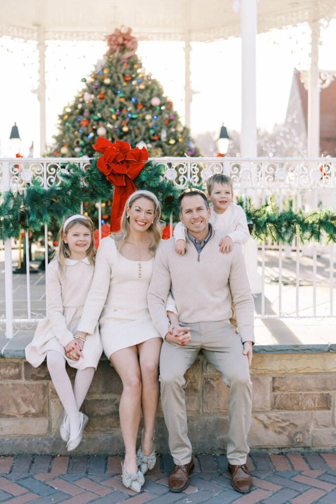 Neutral Family Photo Outfits | Family Photo Outfits | Pittsburgh Photographrt | Family Photos